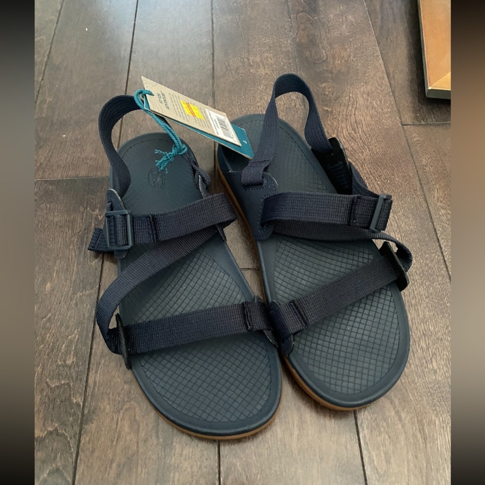 BNWT Women’s Chaco’s Lowdown Navy Sandals in Size 8
